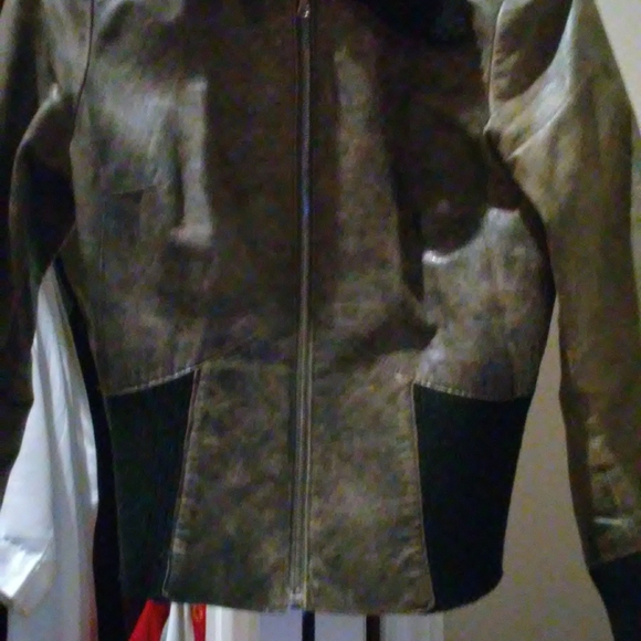 Leather jacket/ distressed black 💯 real merino fur colar - Picture 2 of 4